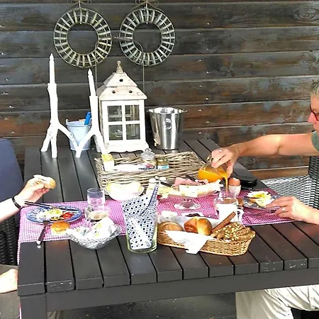 B&B Hoofddorp Nocleg ze śniadaniem 4*